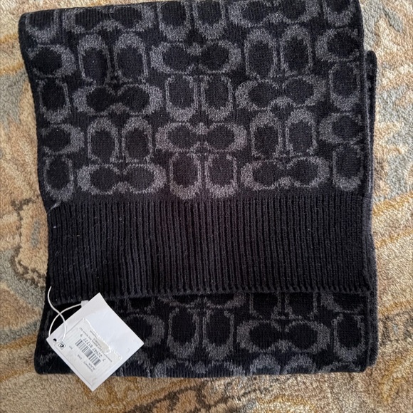 Coach Black and Gray LOGO Patterned knit hat and Scarf Set. Original!New in Box - Picture 4 of 12